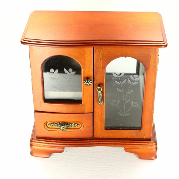 Other - Jewellery box ultra cute and multi compartment